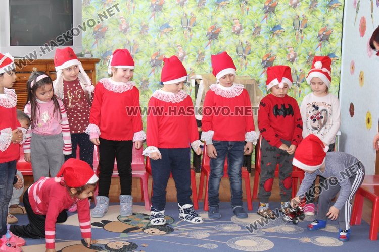 Откриха ремонтираната градина в Козлец, подхващат „Незабравка“