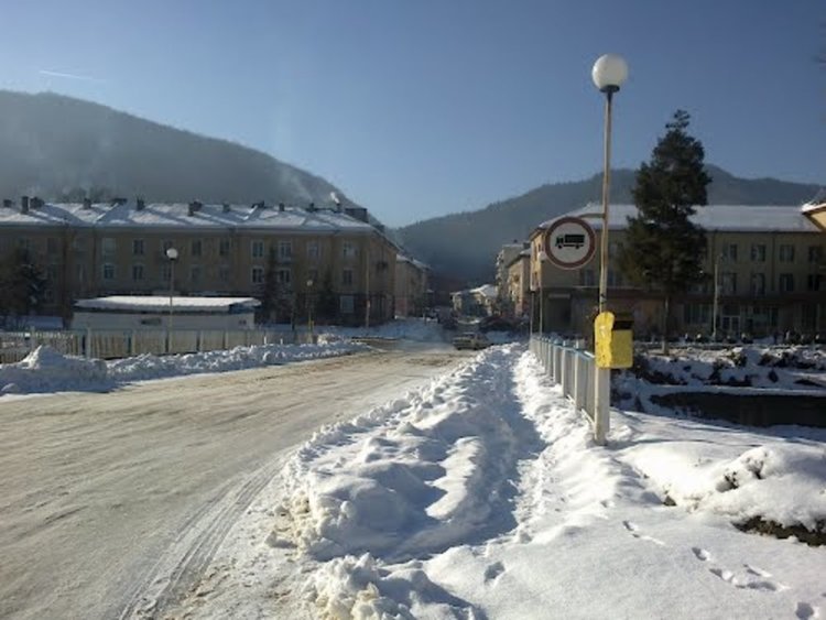 Задържаха 18 годишна от Смолян и младеж на 22г с наркотици в района на границата