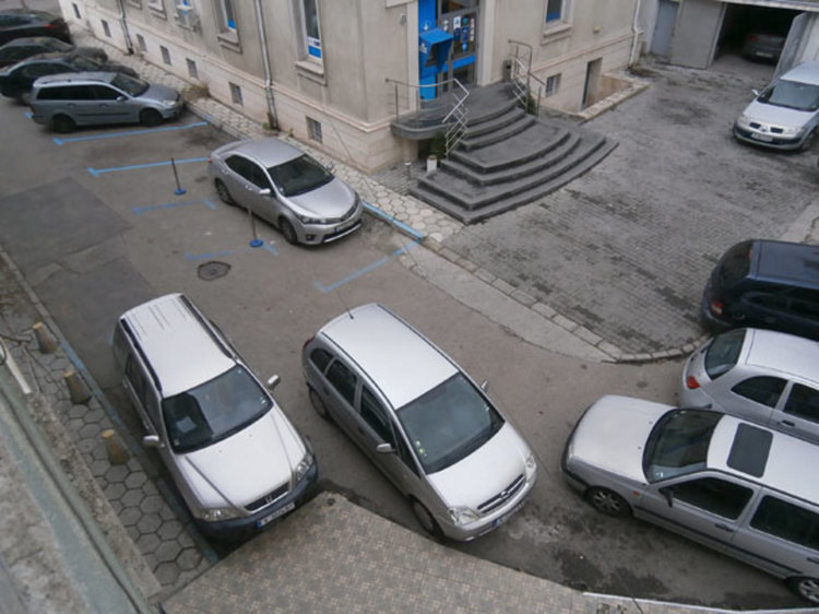 Хасковлия: Паркирах колата на 4 метра от леглото си и ме глобиха