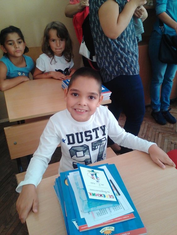 Малкият Валери от години е по болници, мечтата на семейството е да проходи