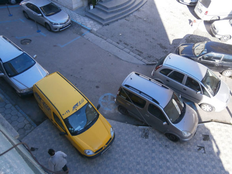 Хасковлия: Паркирах колата на 4 метра от леглото си и ме глобиха