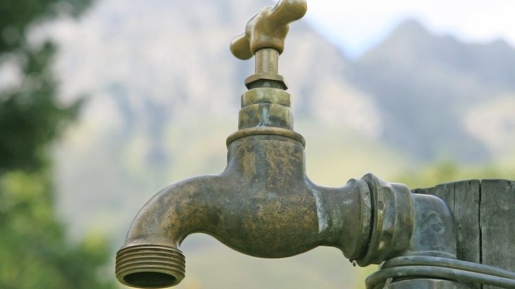 Девин се вдига на протест заради повишаването на цената на водата