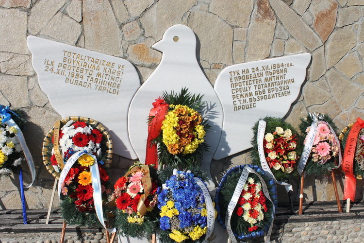 Паметта на жертвите от т.нар. „Възродителен процес” почитат в Млечино