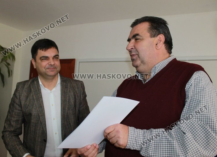 Градина "Роза" и ОУ "Алеко Константинов" - победители в конкурса за коледна украса