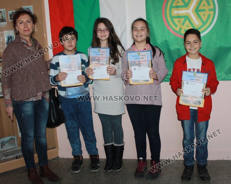 Наградиха децата с изявени дарби от СУ "Любен Каравелов"