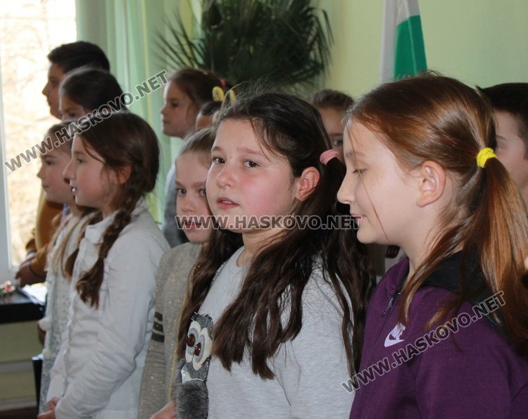 44 славейковци получиха стипендии за даровити деца