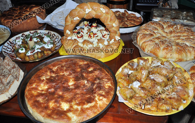 Полазник и кошница с коледарчета за Игнажден в Узунджово