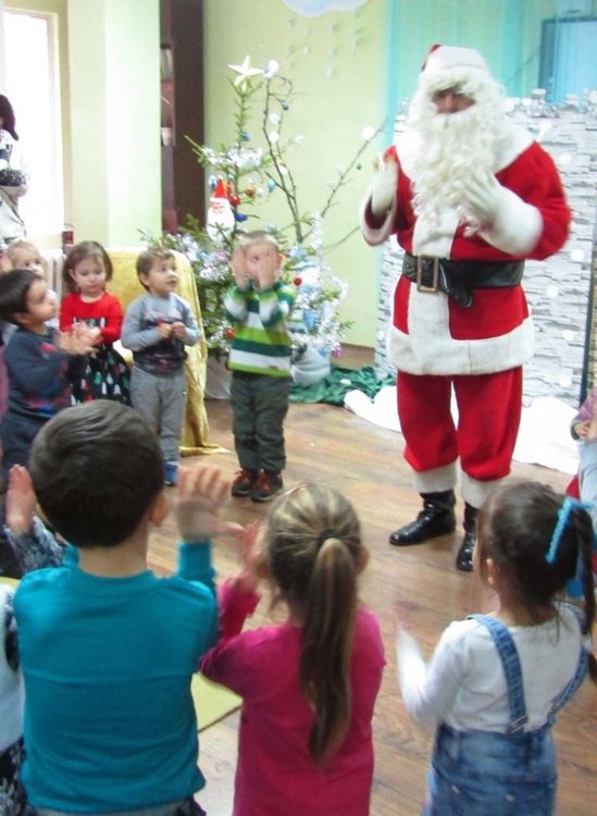 Дядо Коледа дойде с първия сняг в Крумовград