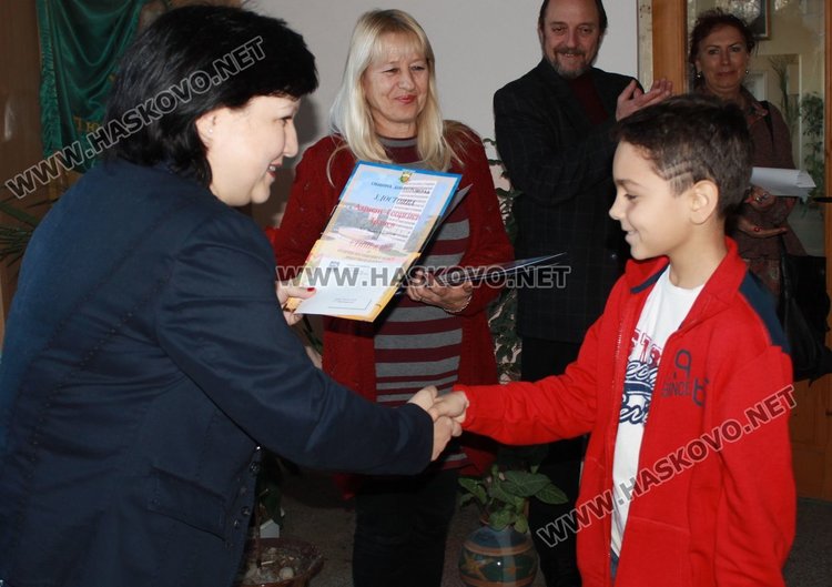 Наградиха децата с изявени дарби от СУ "Любен Каравелов"