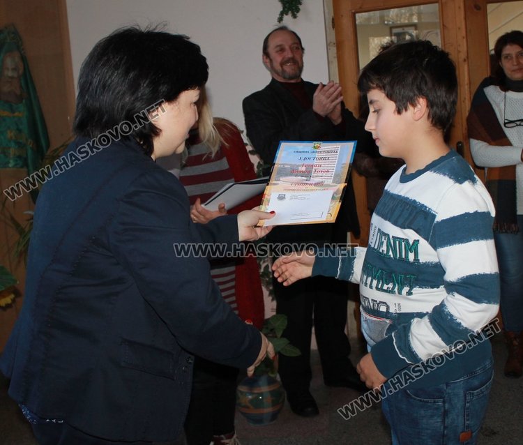Наградиха децата с изявени дарби от СУ "Любен Каравелов"