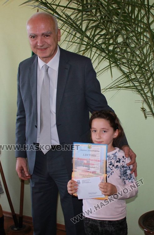 44 славейковци получиха стипендии за даровити деца