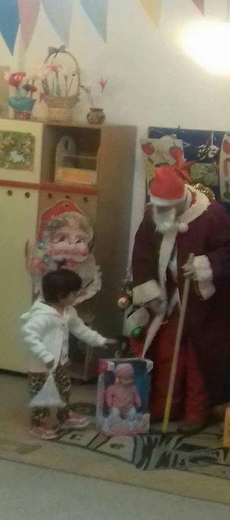 Деца с увреждания получиха коледни изненади от деца в Кърджали