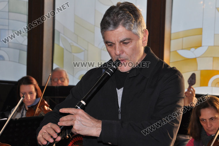Теодосий Спасов изпраща творческата година с концерт в Хасково