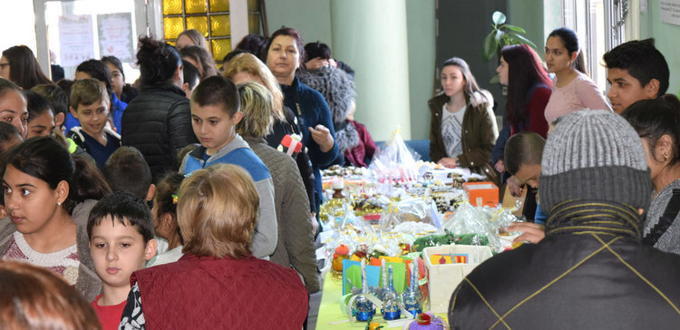 1313 лева от Коледнен базар за четири болни деца от Стамболово