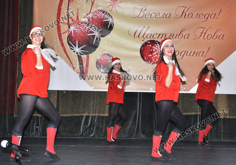 Коледен концерт в Младежкия, всички формации на сцената