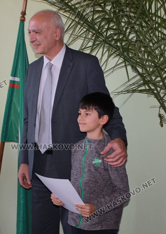 44 славейковци получиха стипендии за даровити деца