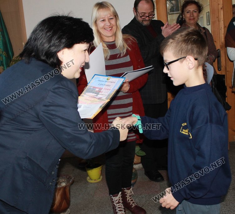 Наградиха децата с изявени дарби от СУ "Любен Каравелов"