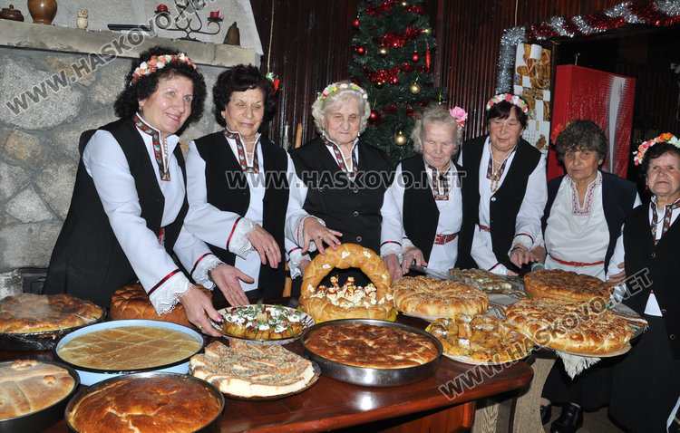 Полазник и кошница с коледарчета за Игнажден в Узунджово