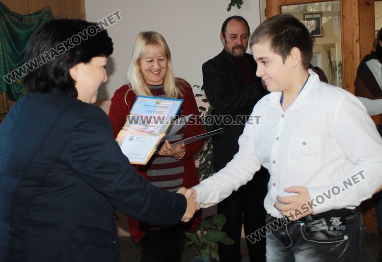 Наградиха децата с изявени дарби от СУ "Любен Каравелов"