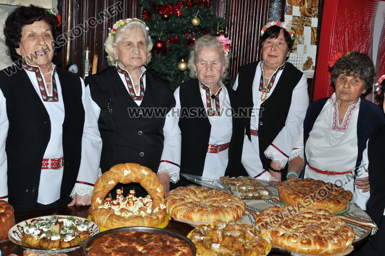 Полазник и кошница с коледарчета за Игнажден в Узунджово