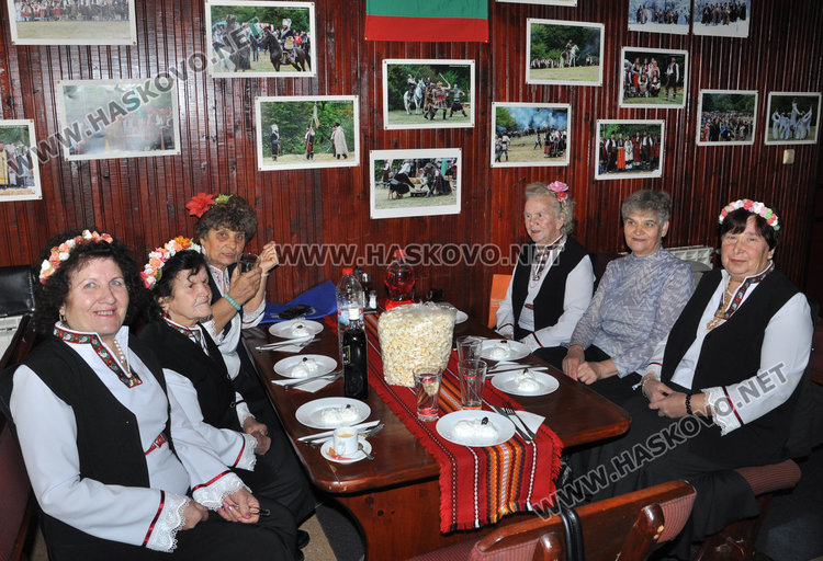 Полазник и кошница с коледарчета за Игнажден в Узунджово