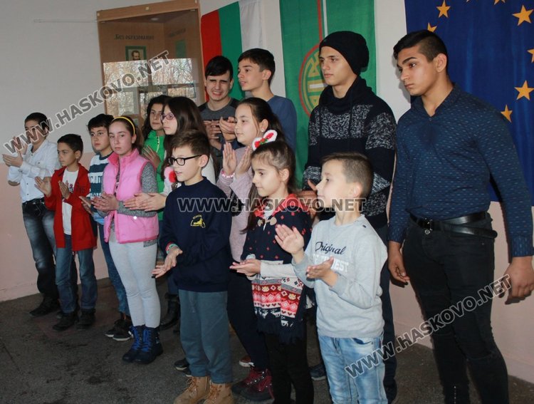 Наградиха децата с изявени дарби от СУ "Любен Каравелов"