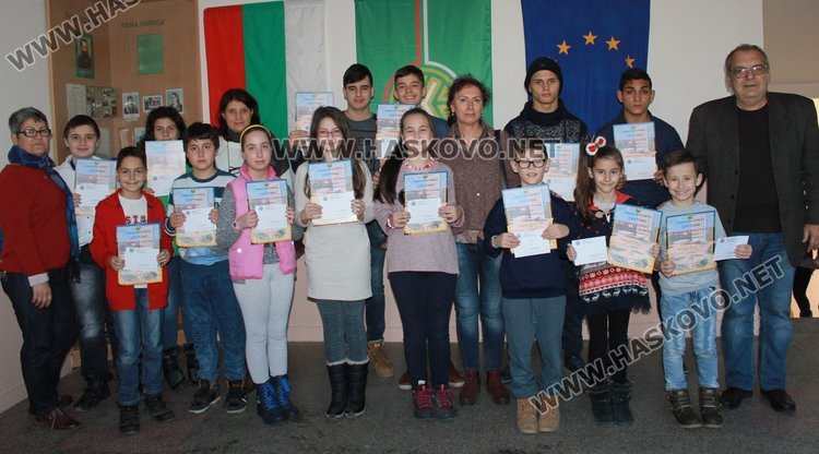 Наградиха децата с изявени дарби от СУ "Любен Каравелов"
