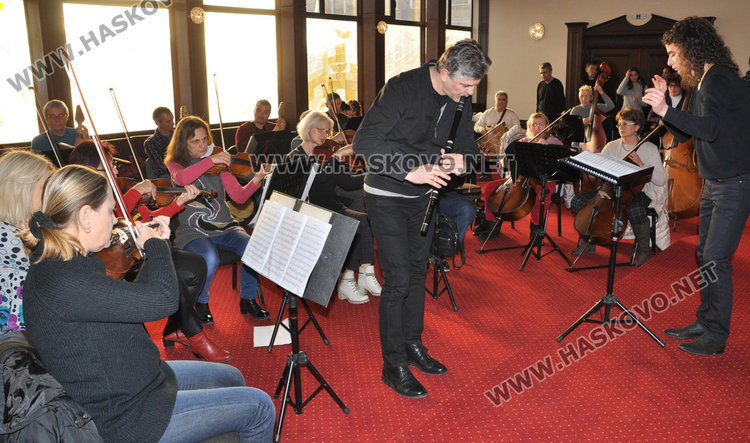 Теодосий Спасов изпраща творческата година с концерт в Хасково