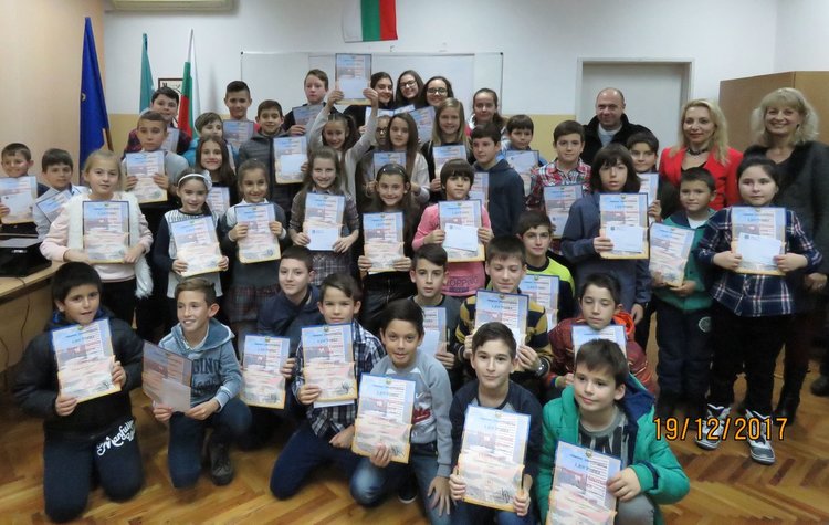 Отличиха със стипендии даровитите деца в ОУ "Алеко Константинов"