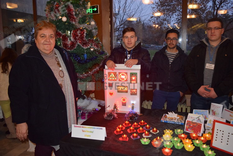 Двадесет училища от областта се включиха в Коледния благотворителен базар,  „Родопа” – Смолян със спектакъл