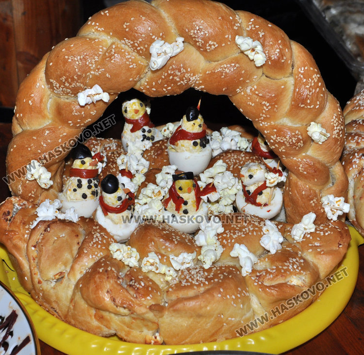 Полазник и кошница с коледарчета за Игнажден в Узунджово