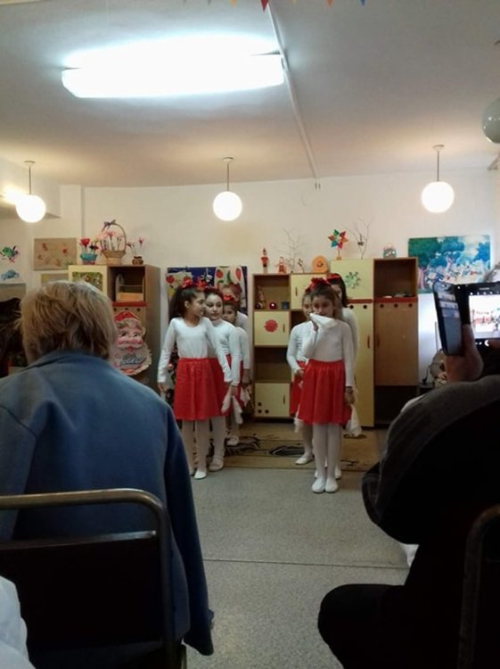 Деца с увреждания получиха коледни изненади от деца в Кърджали