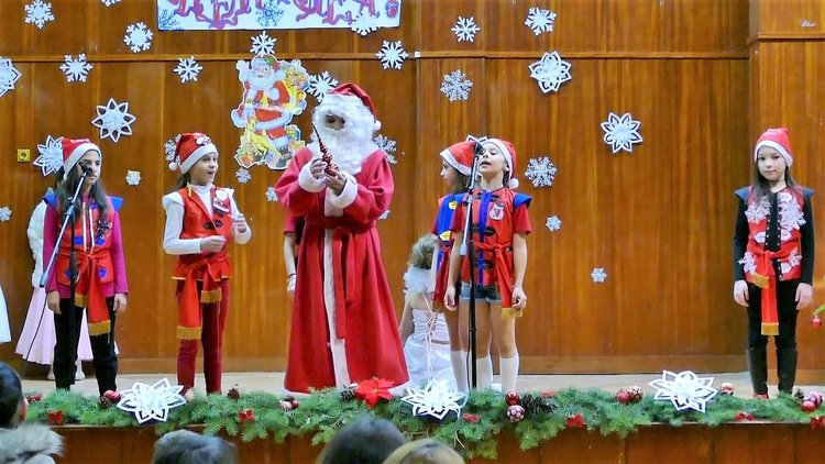 Клубове от "Златаров" събраха пари за реновиране на актовата зала