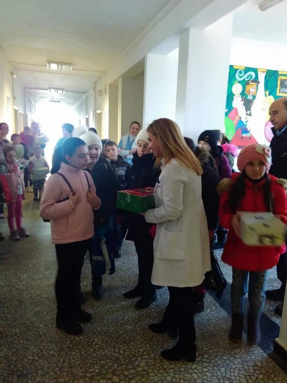 Младите журналисти от Стремци зарадваха децата в болницата