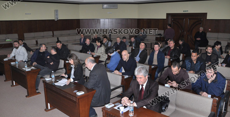 Коригираха капиталовите разходи на извънредна сесия