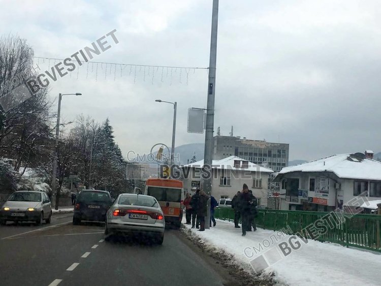 Екшън с дублирани сигнали за мъж в безсъзнание в центъра на Смолян