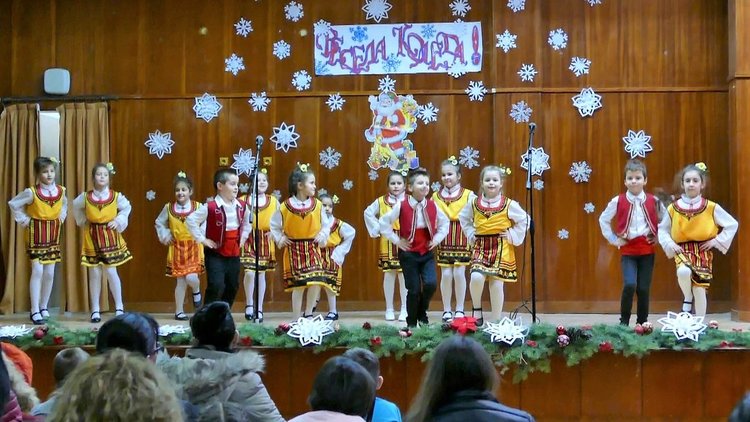 Клубове от "Златаров" събраха пари за реновиране на актовата зала