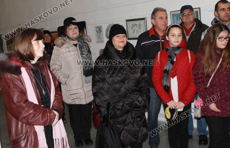 Млади таланти с първо участие в Коледната изложба в Димитровград