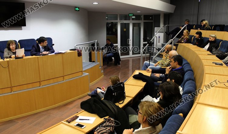 В зала "Гросето" снощи бе представен проекта за бюджет за 2018 година