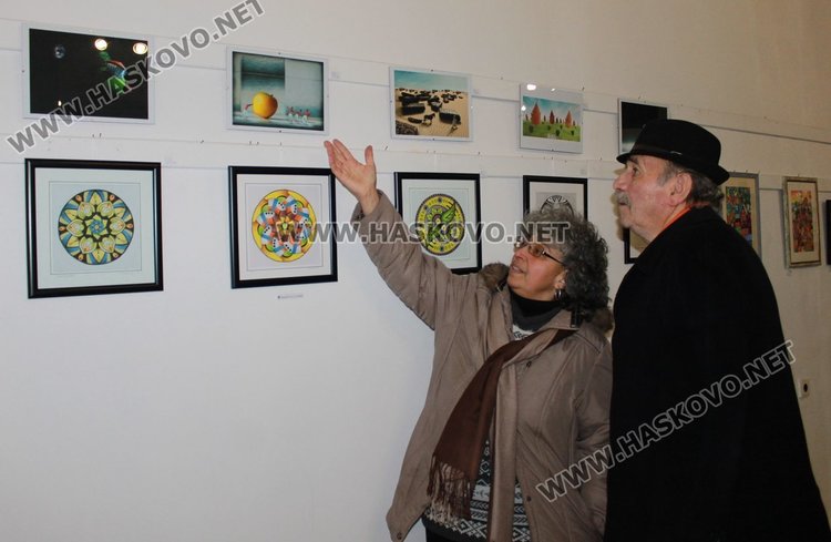 Млади таланти с първо участие в Коледната изложба в Димитровград