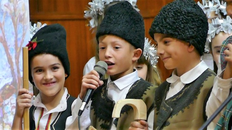 Клубове от "Златаров" събраха пари за реновиране на актовата зала