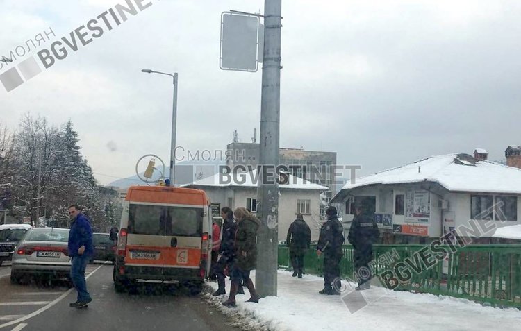 Екшън с дублирани сигнали за мъж в безсъзнание в центъра на Смолян