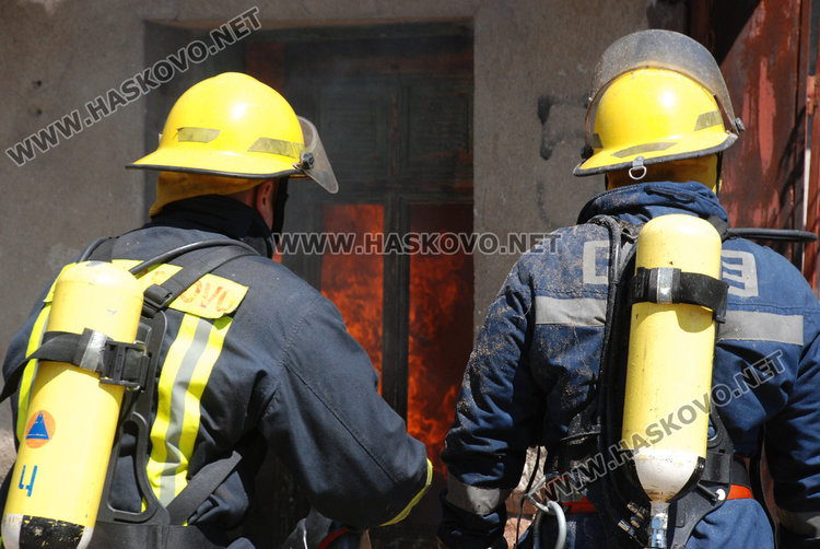 Пожар изпепели цех за мебели в Любимец