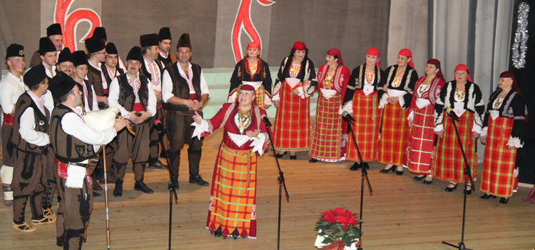 Гайди, танци, почетни награди и юбилейни отличия в коледния концерт на читалище „Христо Ботев“ в Смолян