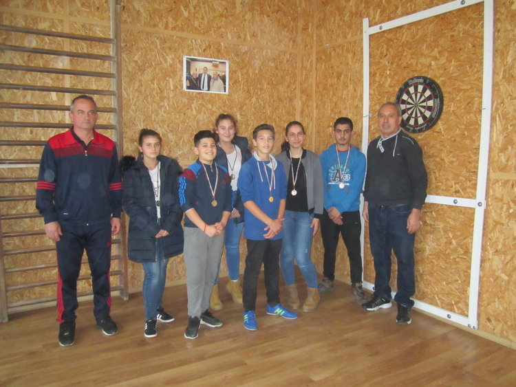 72 деца се състезаваха за наградата на традиционния Коледен турнир по дартс