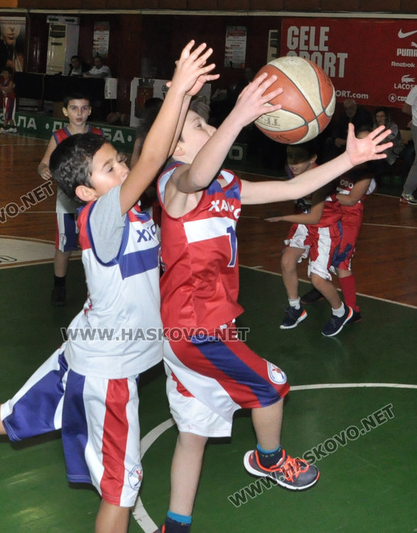 Баскетболна легенда от Хасково аплодира мач на звездите в „Дружба“