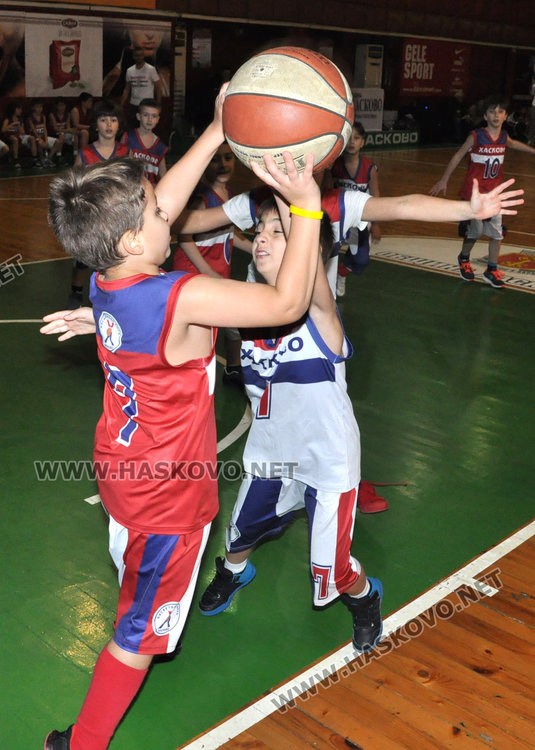 Баскетболна легенда от Хасково аплодира мач на звездите в „Дружба“