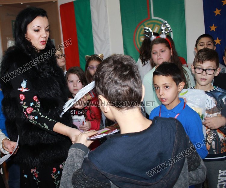 Отличиха каравеловци с грамоти от две състезания