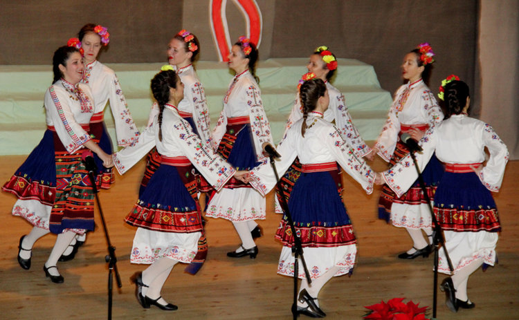 Гайди, танци, почетни награди и юбилейни отличия в коледния концерт на читалище „Христо Ботев“ в Смолян