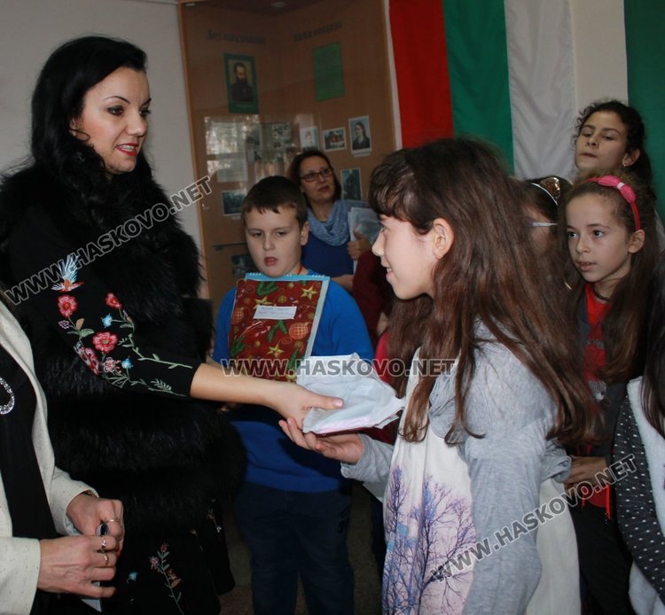 Отличиха каравеловци с грамоти от две състезания